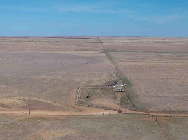 Bourquin Cattle 813 Ac, Follett, TX 79034