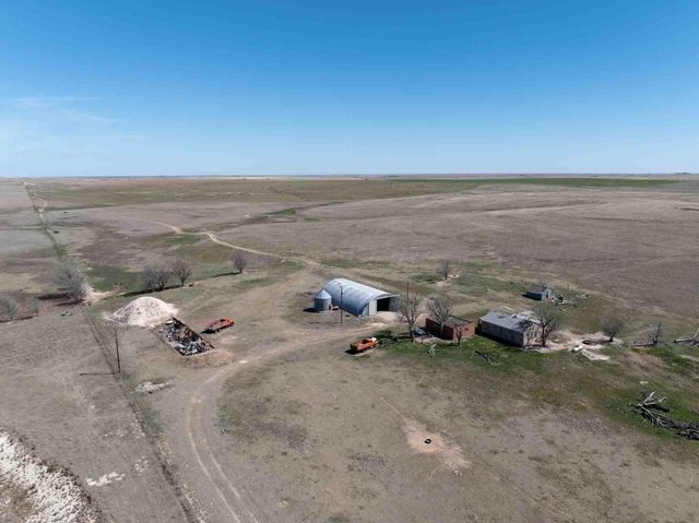 Bourquin Cattle 813 Ac, Follett, TX 79034