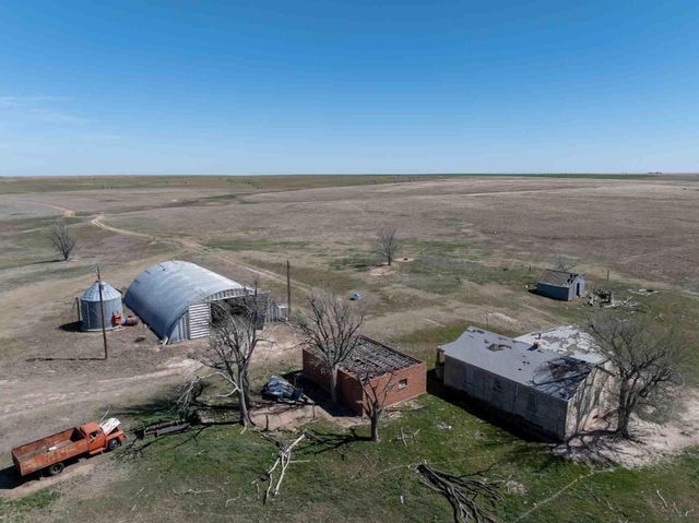 Bourquin Cattle 813 Ac, Follett, TX 79034