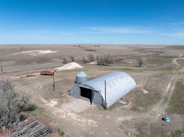 Bourquin Cattle 813 Ac, Follett, TX 79034