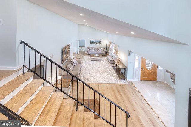 2104 MALEADY DR, Herndon, VA 20170