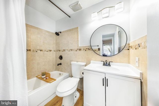 2104 MALEADY DR, Herndon, VA 20170