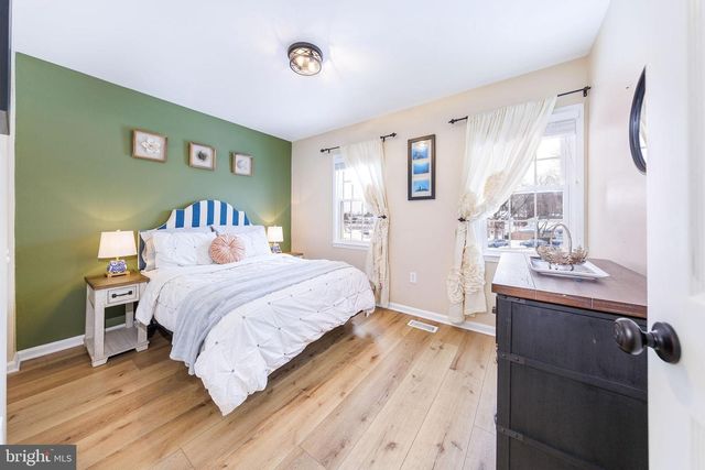 2104 MALEADY DR, Herndon, VA 20170