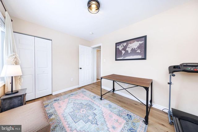 2104 MALEADY DR, Herndon, VA 20170