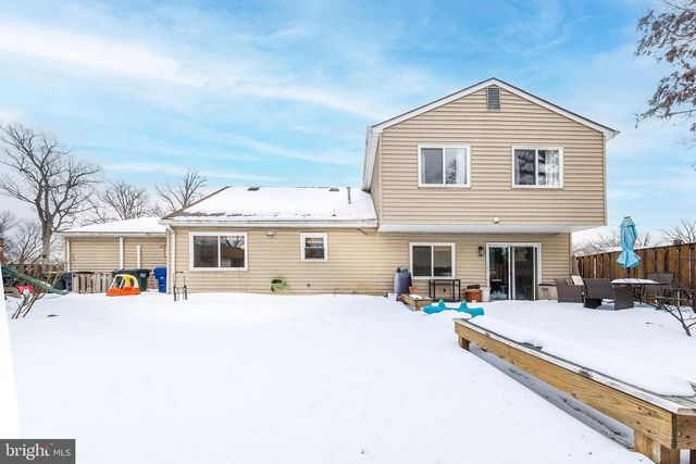 2104 MALEADY DR, Herndon, VA 20170