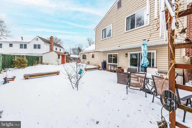 2104 MALEADY DR, Herndon, VA 20170