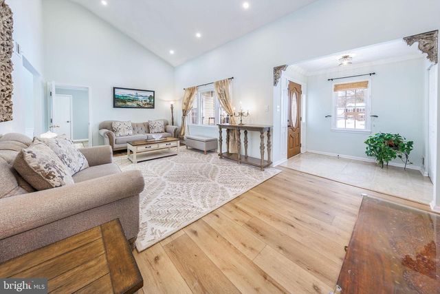 2104 MALEADY DR, Herndon, VA 20170