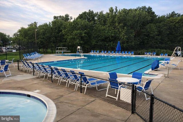 2104 MALEADY DR, Herndon, VA 20170