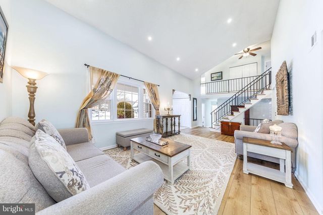 2104 MALEADY DR, Herndon, VA 20170