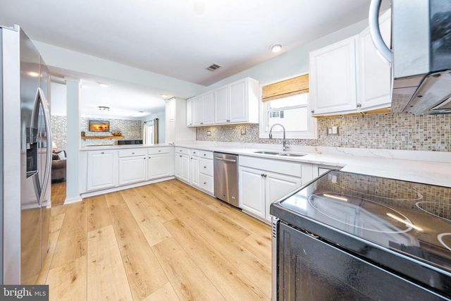 2104 MALEADY DR, Herndon, VA 20170