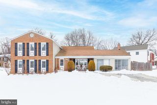 2104 MALEADY DR, Herndon, VA 20170