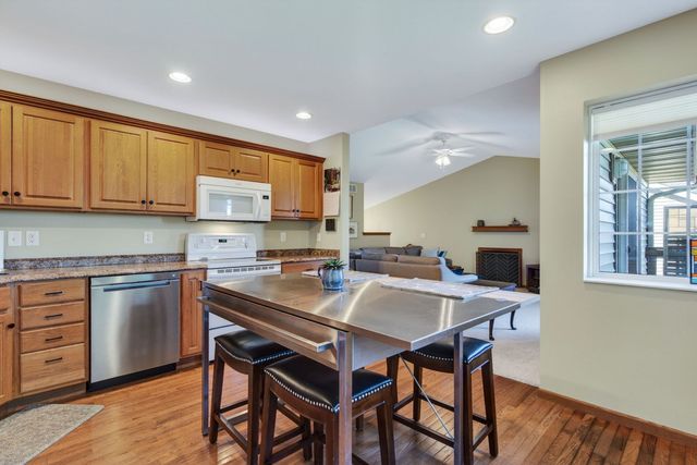 1636 E Lomar Street, Eldridge, IA 52748