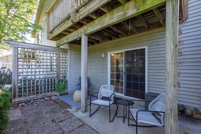 1636 E Lomar Street, Eldridge, IA 52748