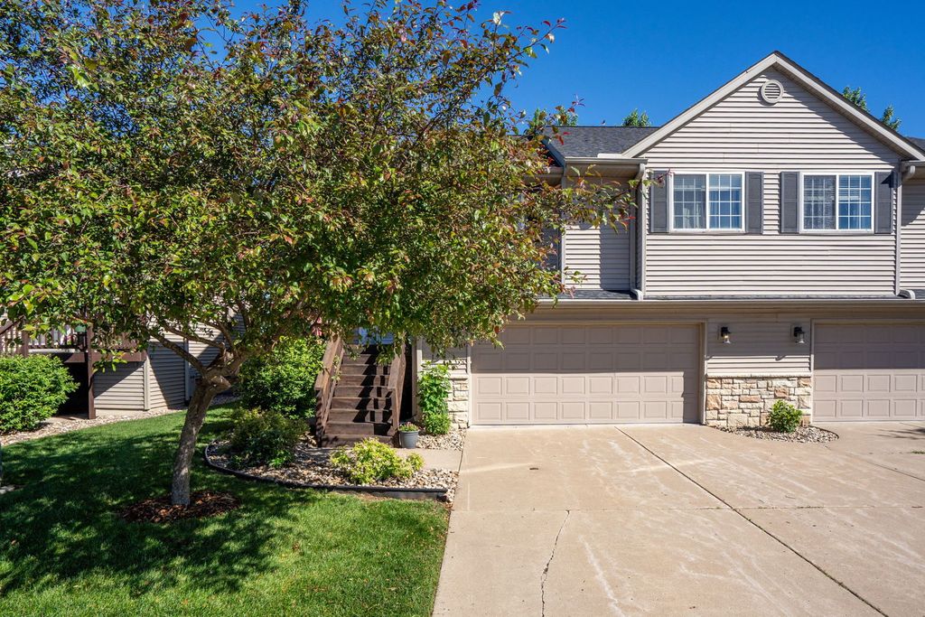 Image 2 of property listing at 1636 E Lomar Street, Eldridge, IA 52748