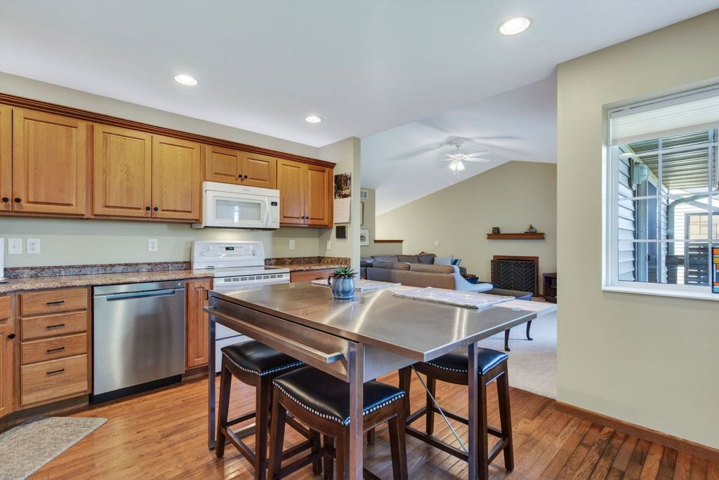 Image 11 of property listing at 1636 E Lomar Street, Eldridge, IA 52748
