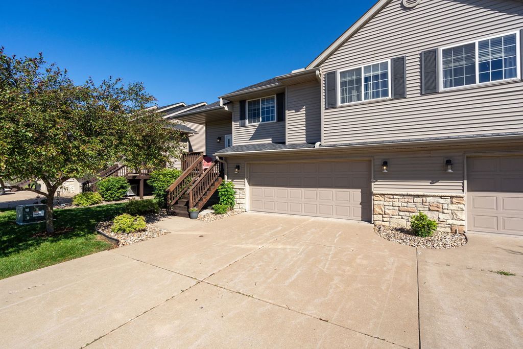 Image 3 of property listing at 1636 E Lomar Street, Eldridge, IA 52748
