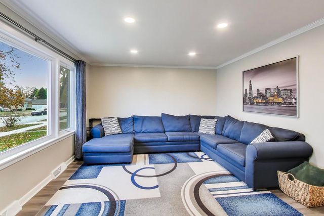 11104 Boeger Court, Westchester, IL 60154