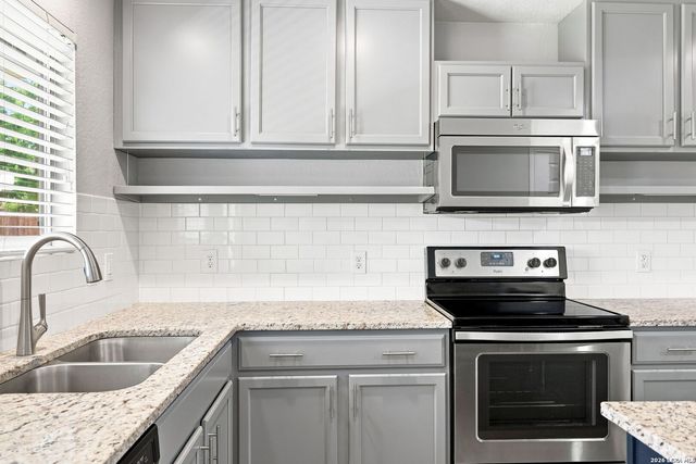 24211 Invitation Oak, San Antonio, TX 78261