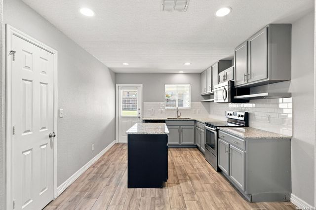24211 Invitation Oak, San Antonio, TX 78261