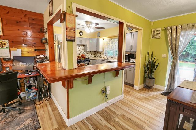 5921 NW 15th St, Sunrise, FL 33313