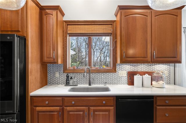 1114 Surrey Circle, Ashland, OH 44805