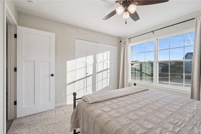 2042 Sugar Creek Drive NW, Cedar Rapids, IA 52405