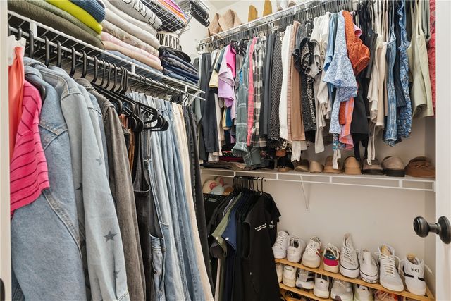 2042 Sugar Creek Drive NW, Cedar Rapids, IA 52405