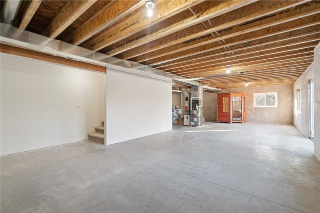 2042 Sugar Creek Drive NW, Cedar Rapids, IA 52405