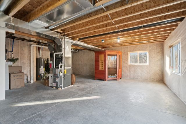 2042 Sugar Creek Drive NW, Cedar Rapids, IA 52405