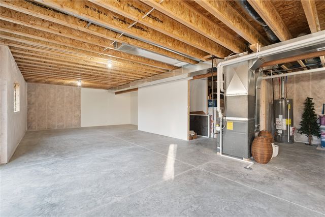 2042 Sugar Creek Drive NW, Cedar Rapids, IA 52405