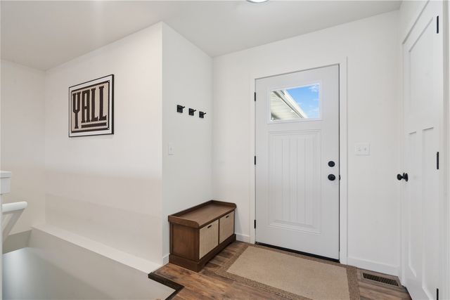 2042 Sugar Creek Drive NW, Cedar Rapids, IA 52405