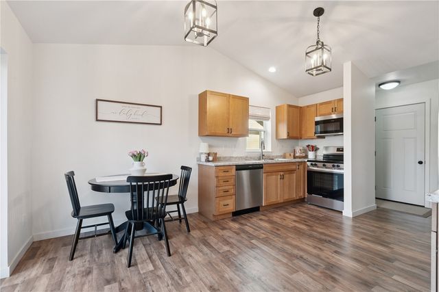 2042 Sugar Creek Drive NW, Cedar Rapids, IA 52405