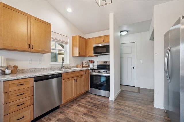 2042 Sugar Creek Drive NW, Cedar Rapids, IA 52405