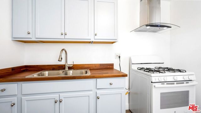 10974 S Figueroa Street, Los Angeles, CA 90061