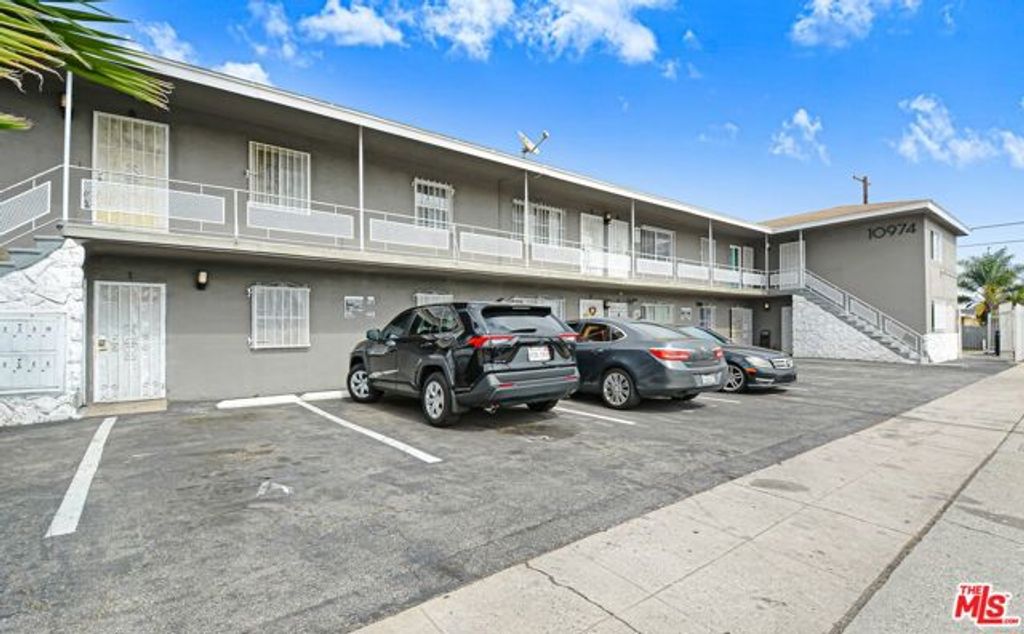 10974 S Figueroa Street, Los Angeles, CA 90061