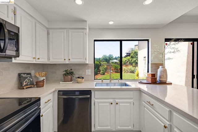 5800 Alderbrook Ct, Castro Valley, CA 94552