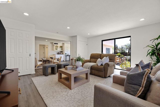 5800 Alderbrook Ct, Castro Valley, CA 94552