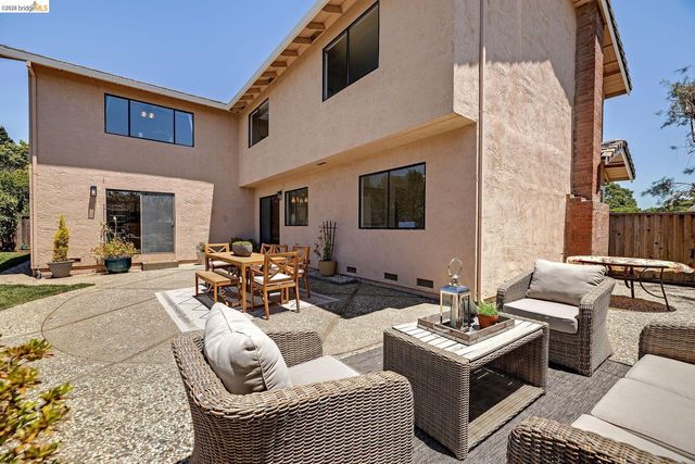 5800 Alderbrook Ct, Castro Valley, CA 94552