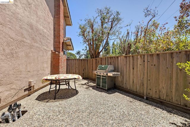 5800 Alderbrook Ct, Castro Valley, CA 94552