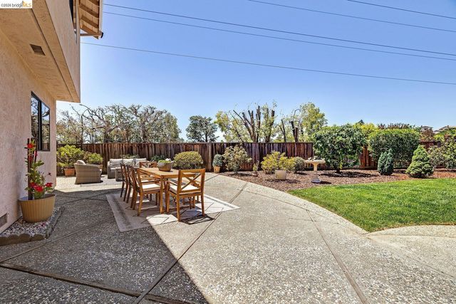 5800 Alderbrook Ct, Castro Valley, CA 94552