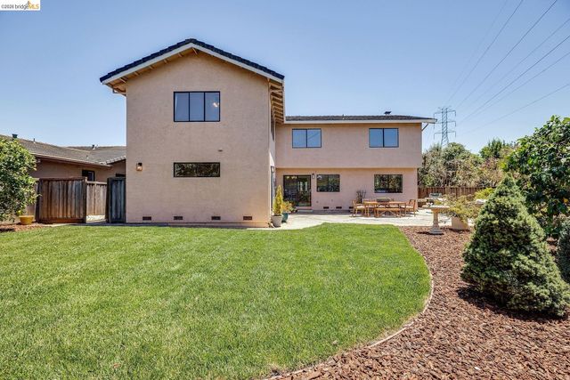 5800 Alderbrook Ct, Castro Valley, CA 94552
