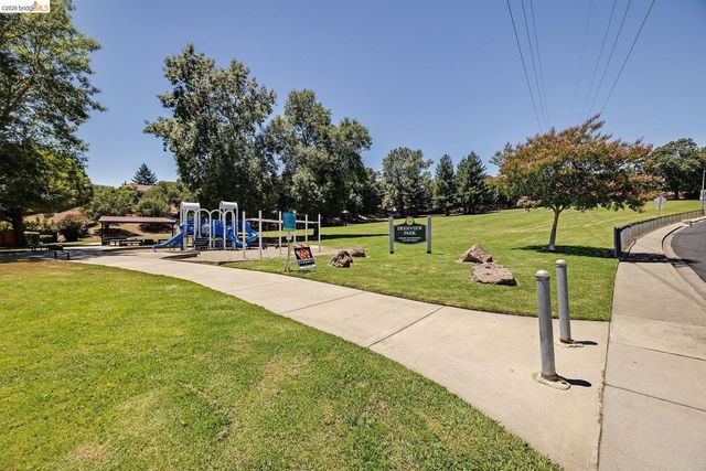 5800 Alderbrook Ct, Castro Valley, CA 94552