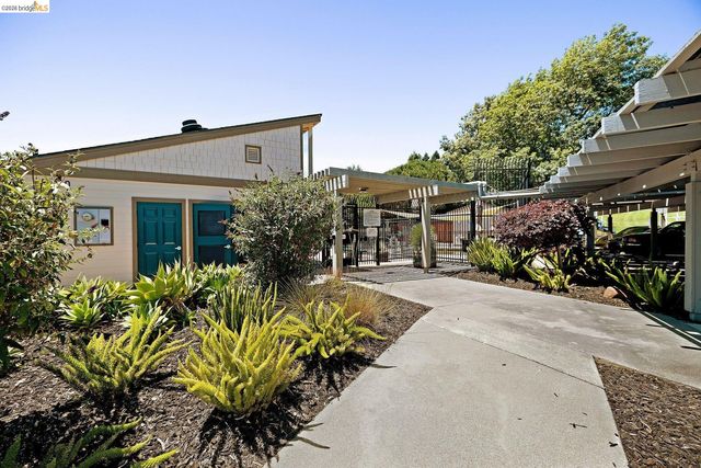 5800 Alderbrook Ct, Castro Valley, CA 94552