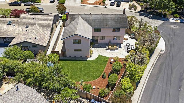 5800 Alderbrook Ct, Castro Valley, CA 94552