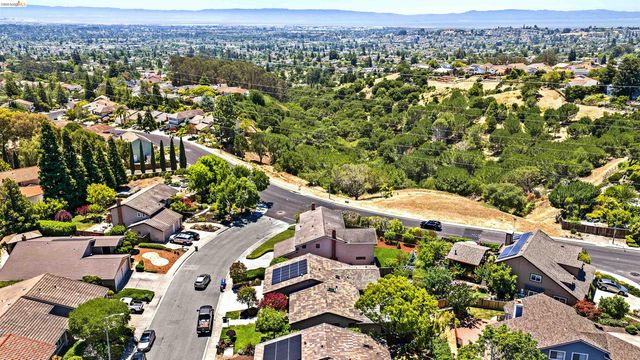 5800 Alderbrook Ct, Castro Valley, CA 94552