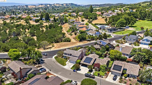 5800 Alderbrook Ct, Castro Valley, CA 94552