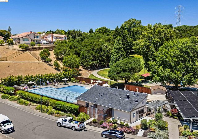 5800 Alderbrook Ct, Castro Valley, CA 94552