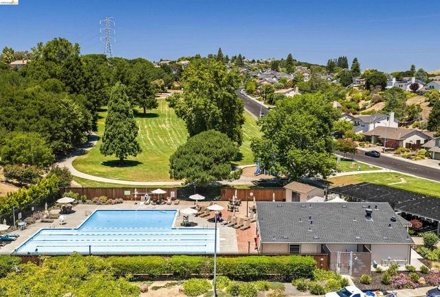 5800 Alderbrook Ct, Castro Valley, CA 94552