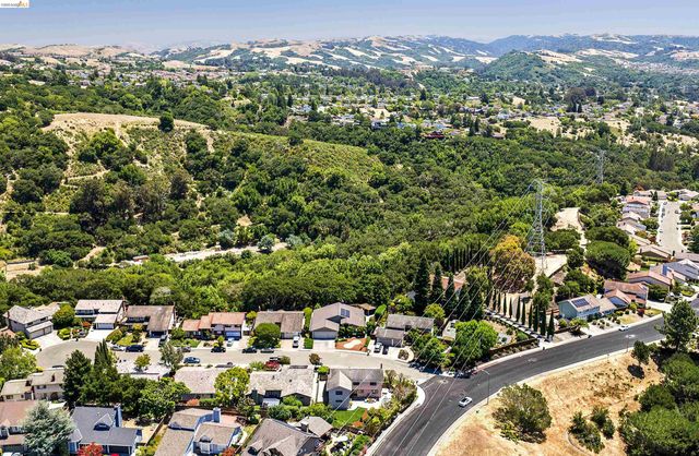 5800 Alderbrook Ct, Castro Valley, CA 94552