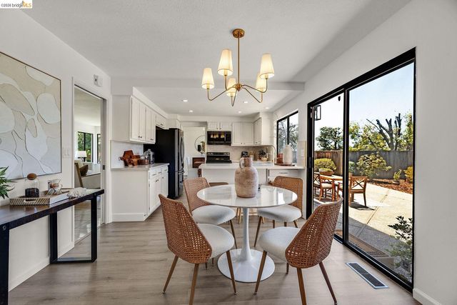 5800 Alderbrook Ct, Castro Valley, CA 94552